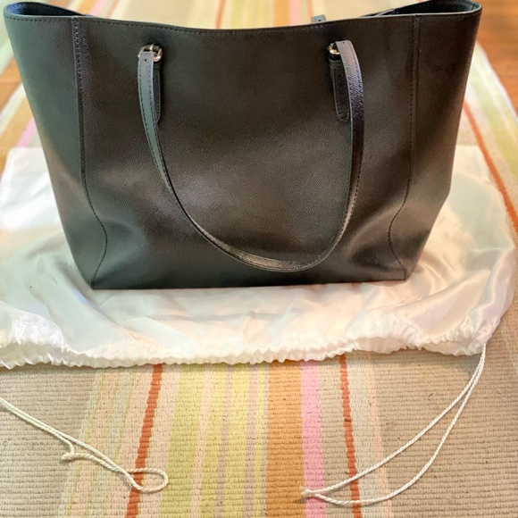 Coach zip top tote in black cross-grain leather. - Picture 2 of 7